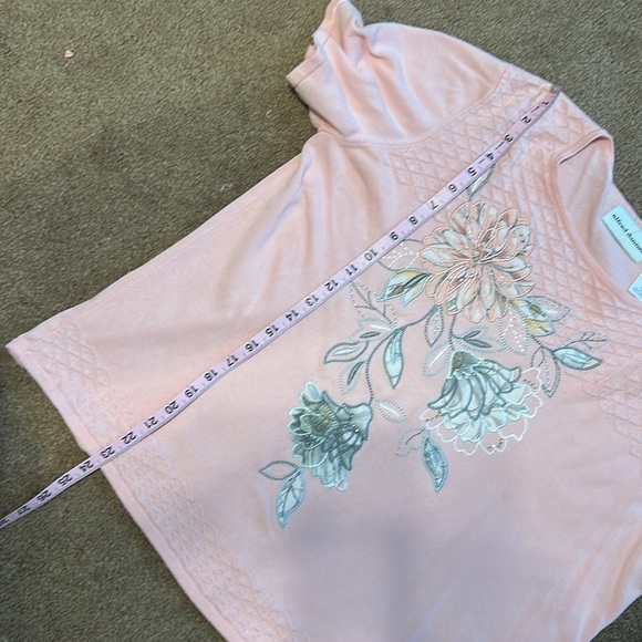 Alfred Dunner pink and gray Women's pants suit. Size 18/16/XL. - Picture 11 of 16